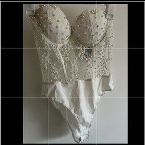 NWT Fashion Nova white bodysuit with pearls - size S